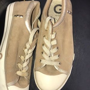 - FAST SHIPPING Guess shoes 7